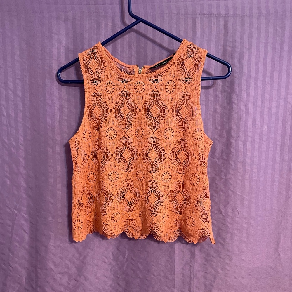 New Look peach color lace top with a zipper Accent in the back.